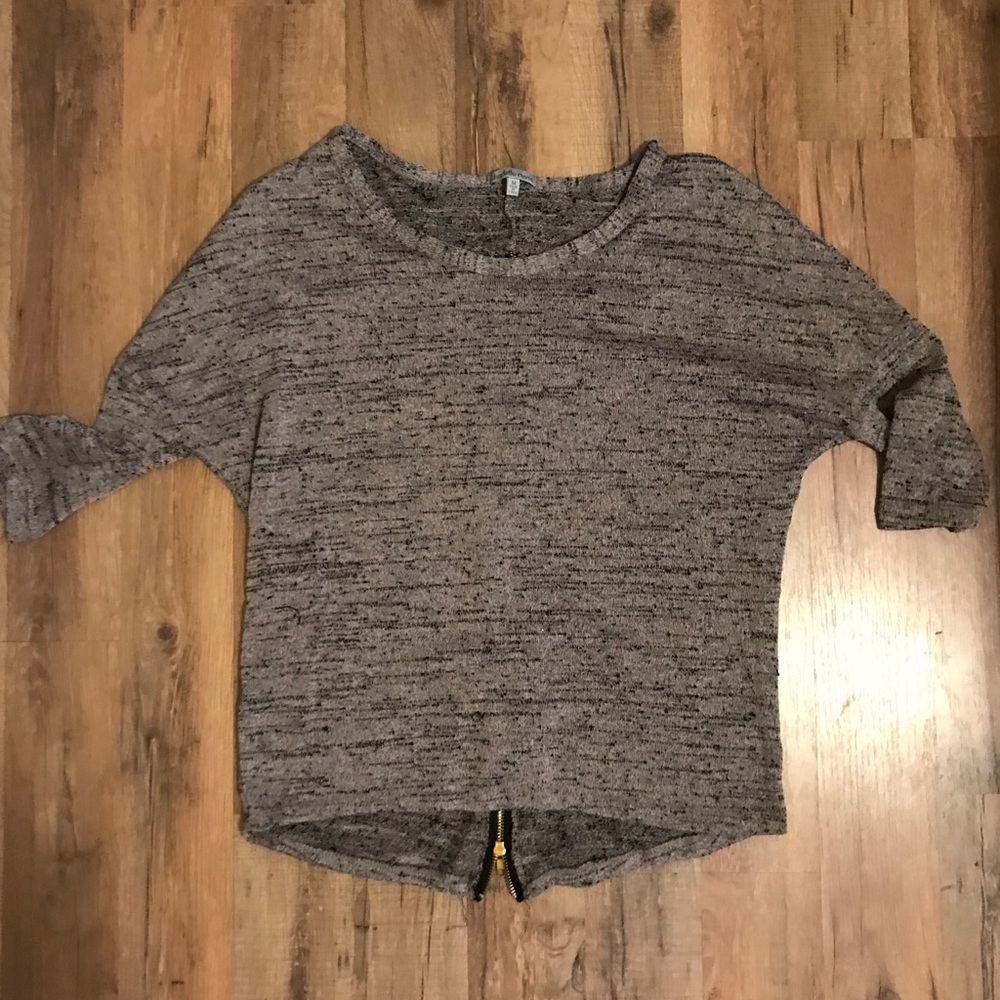Mid sleeve shirt